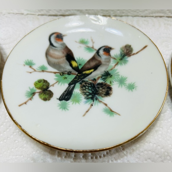Antique porcelain plates, birds, with gold trim. Excellent condition. Set of 3 - Picture 3 of 5